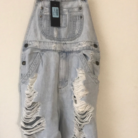 NWT🎈 Carmar LF stores distressed denim overalls - Picture 4 of 8
